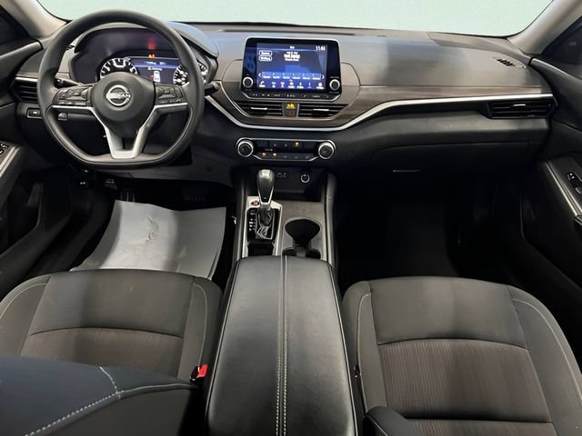 Used 2025 Nissan Altima 2.5 SV FWD image 17