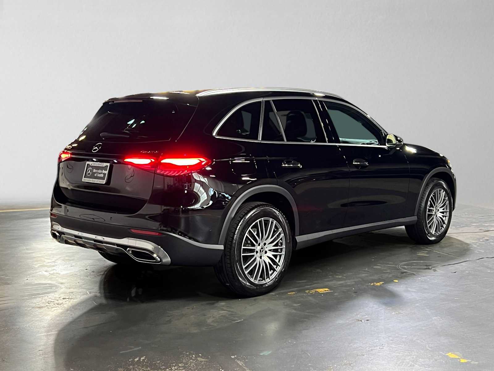 Used 2026 Mercedes-Benz GLC 300 4MATIC image 3