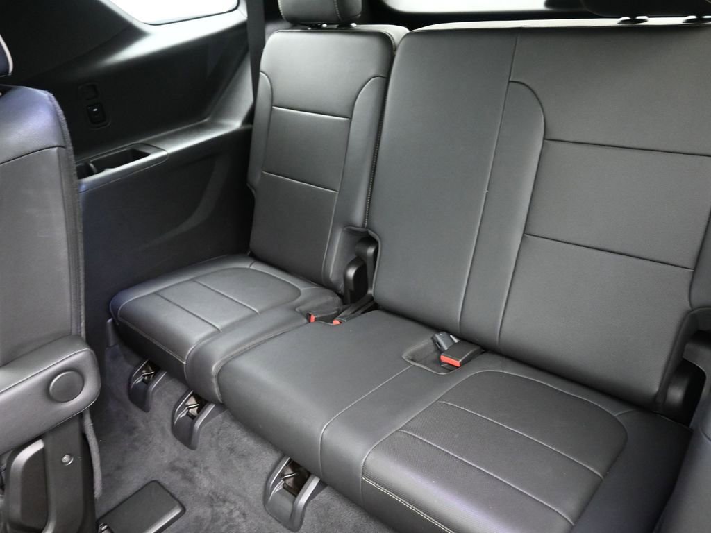 Used 2023 Chevrolet Traverse Premier w/ Redline Edition image 12