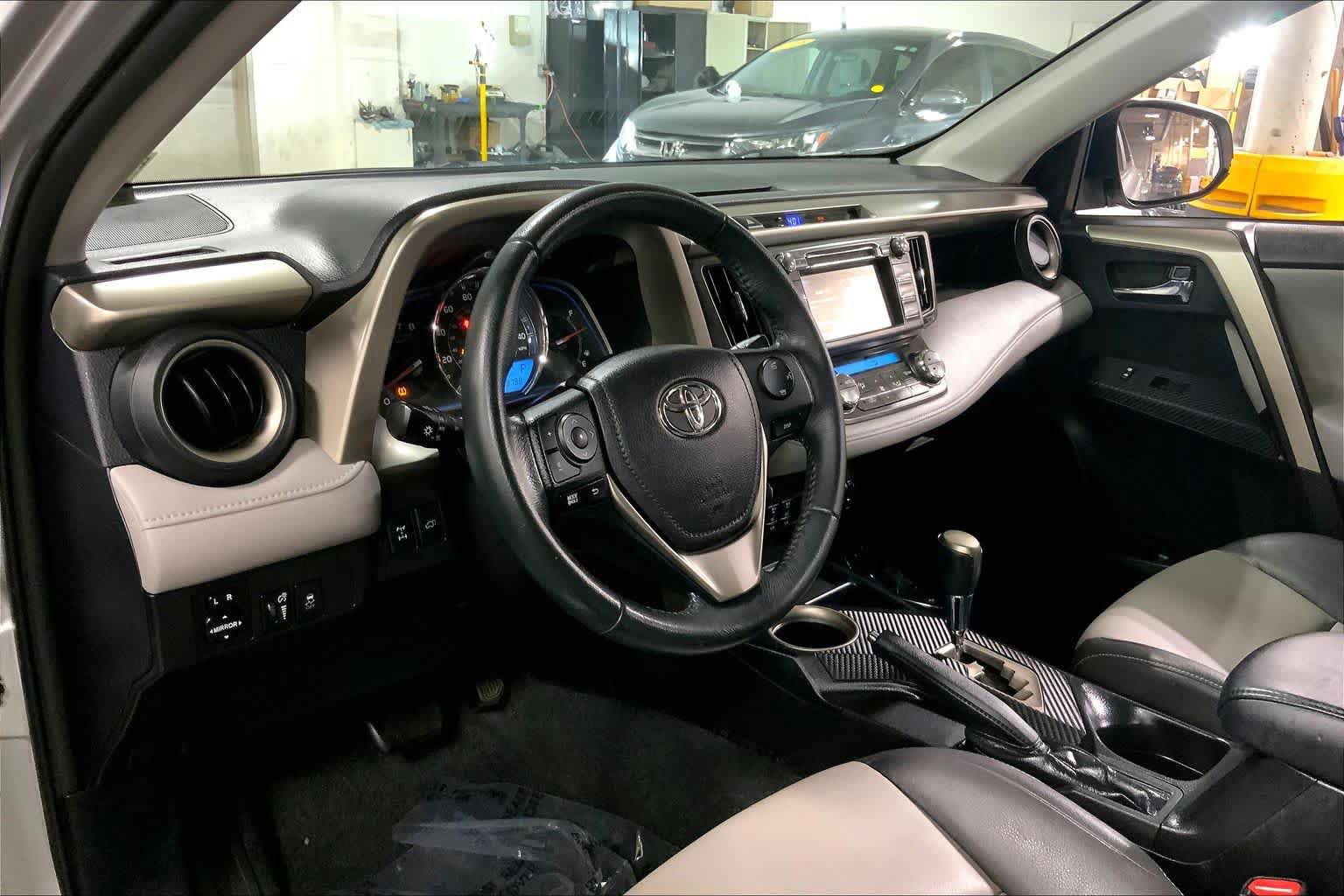 Used 2015 Toyota RAV4 Limited AWD/4WD image 18