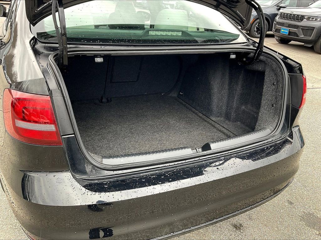 Used 2016 Volkswagen Jetta Sport image 32