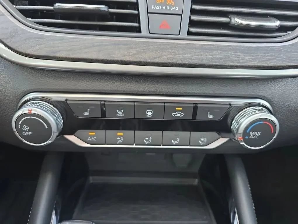 Used 2024 Nissan Altima 2.5 SV w/ SV Premium Package FWD image 31
