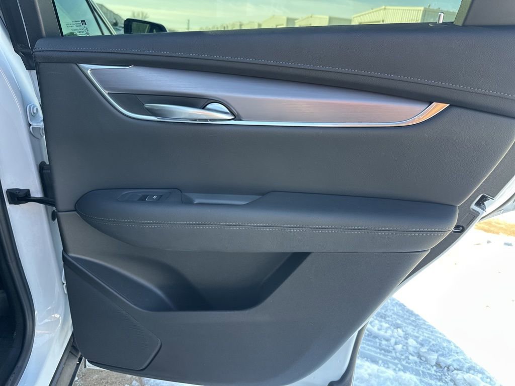 Certified 2025 Cadillac XT5 Luxury image 39