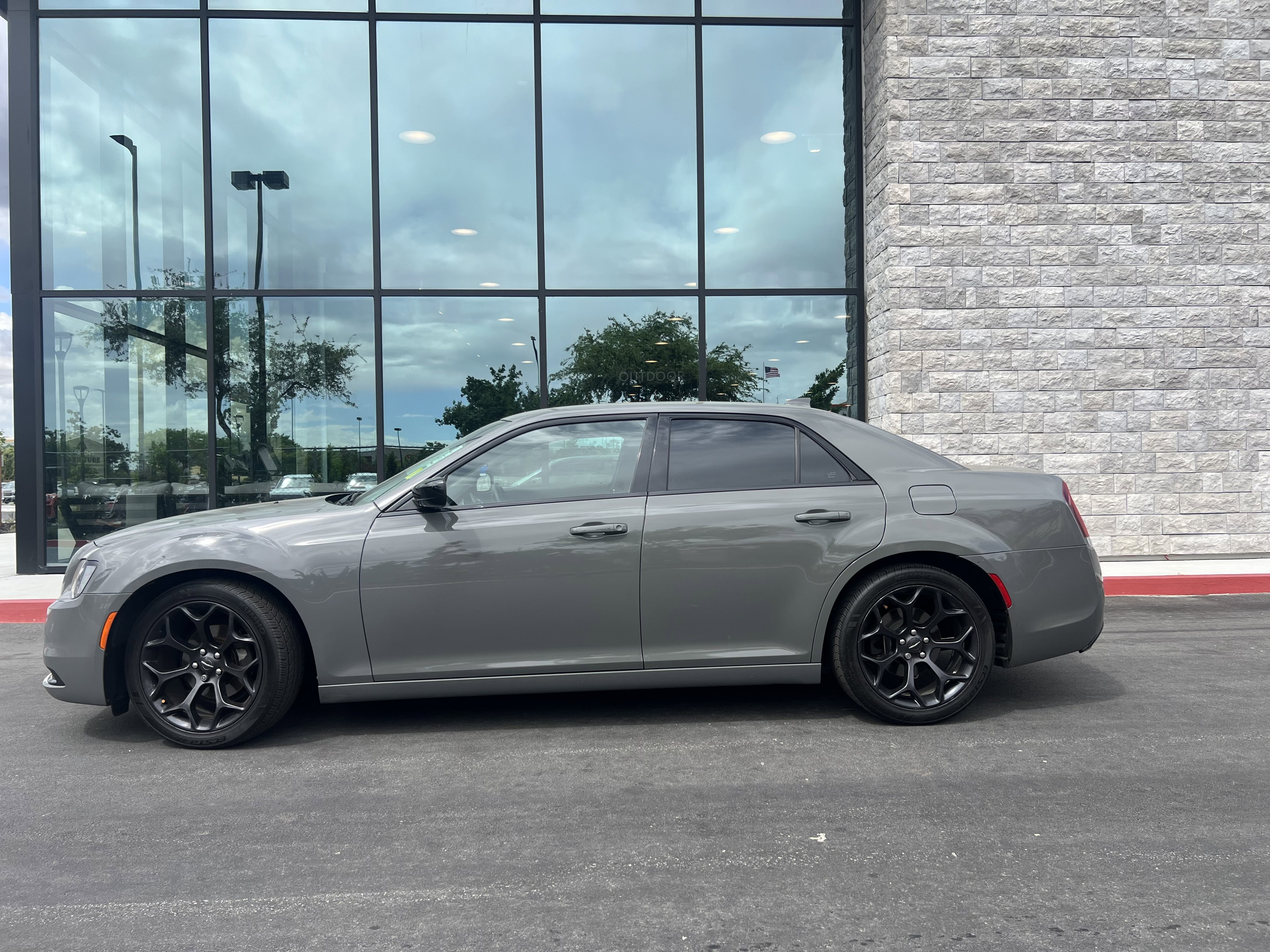 Used 2019 Chrysler 300 Touring w/ Sport Appearance Package image 25