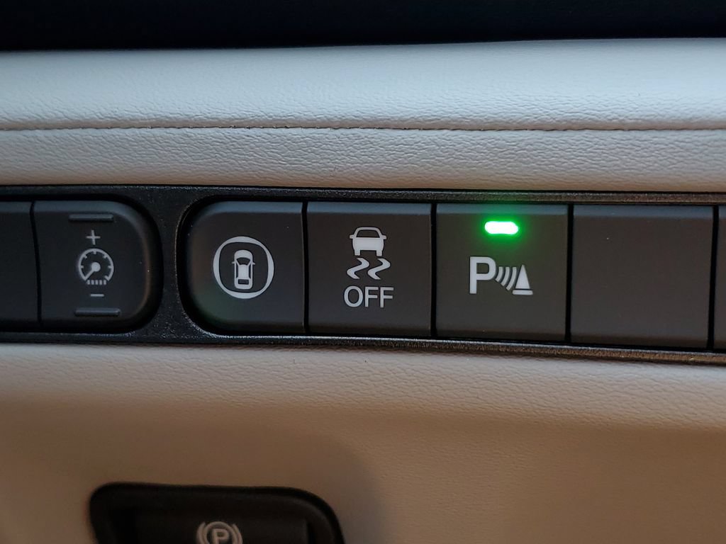 Certified 2026 Acura MDX w/ Technology Package FWD image 31