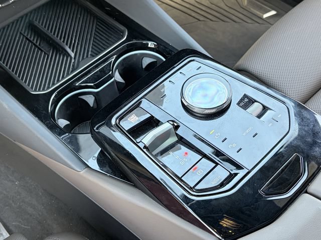 Used 2026 BMW 530i w/ Premium Package RWD image 22
