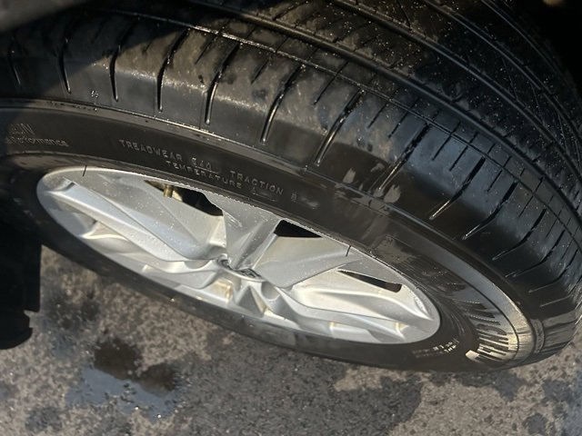 Used 2024 Toyota Corolla Cross LE image 7