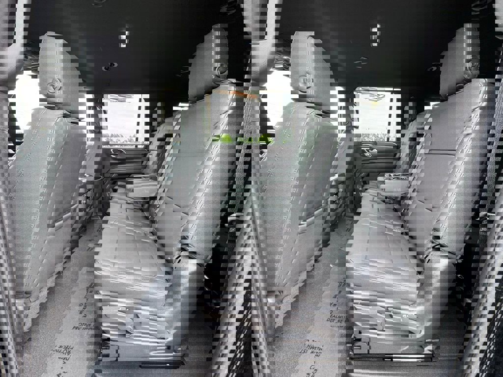 Used 2023 Chevrolet Suburban LT w/ Luxury Package AWD/4WD image 30