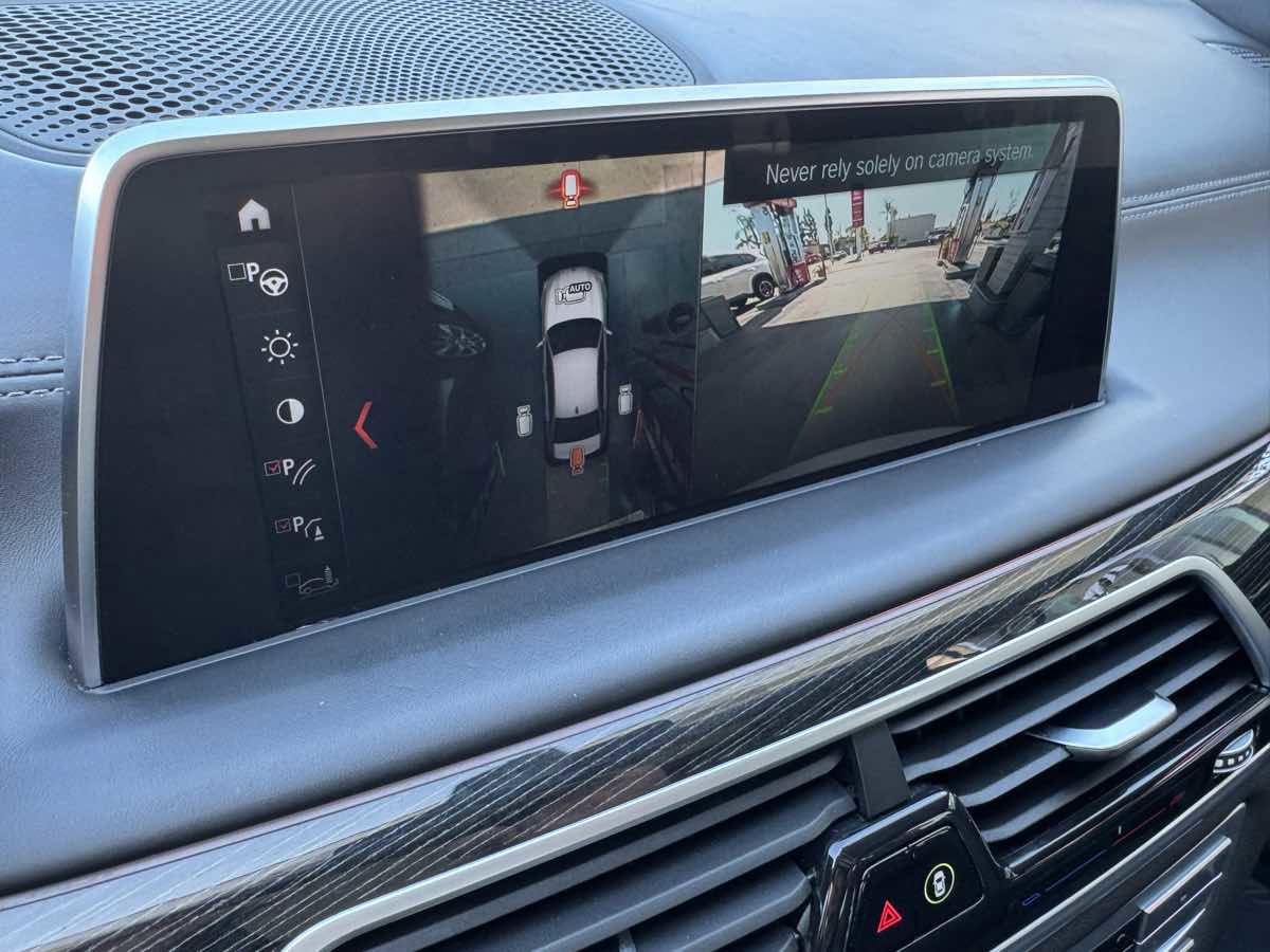 Used 2018 BMW 740i image 25