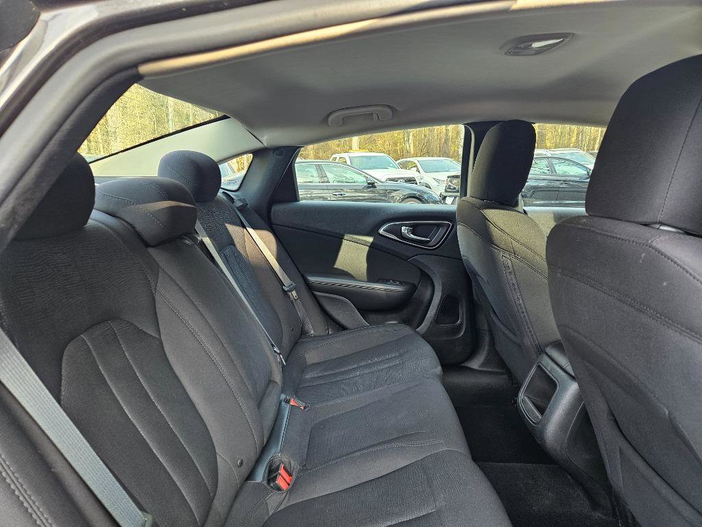 Used 2015 Chrysler 200 Limited image 28