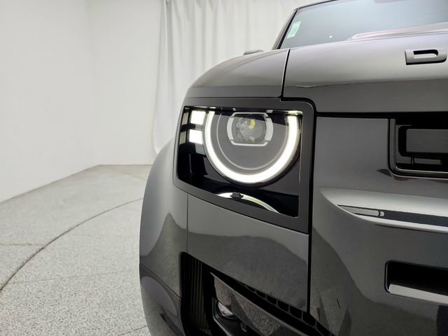 New 2026 Land Rover Defender 130 X-Dynamic SE image 30