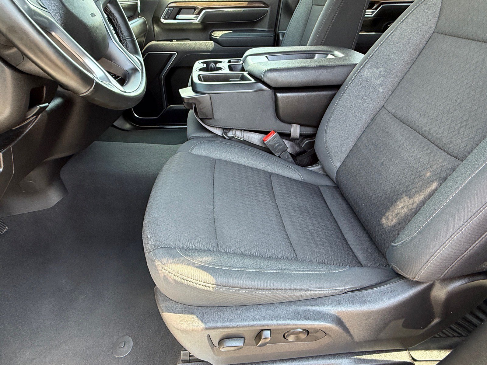 Used 2025 Chevrolet Silverado 2500 LT w/ Convenience Package AWD/4WD image 13