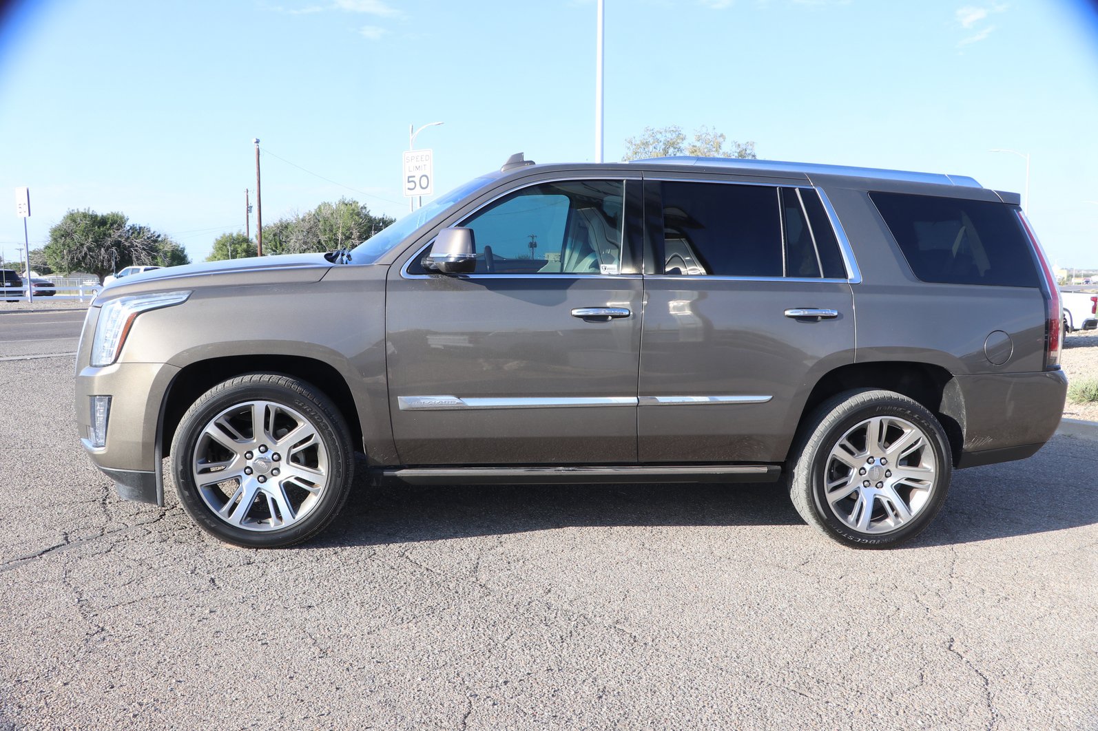 Used 2015 Cadillac Escalade Premium AWD/4WD image 4