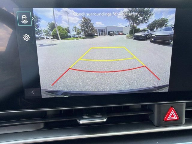 Used 2025 Kia Carnival FWD image 27