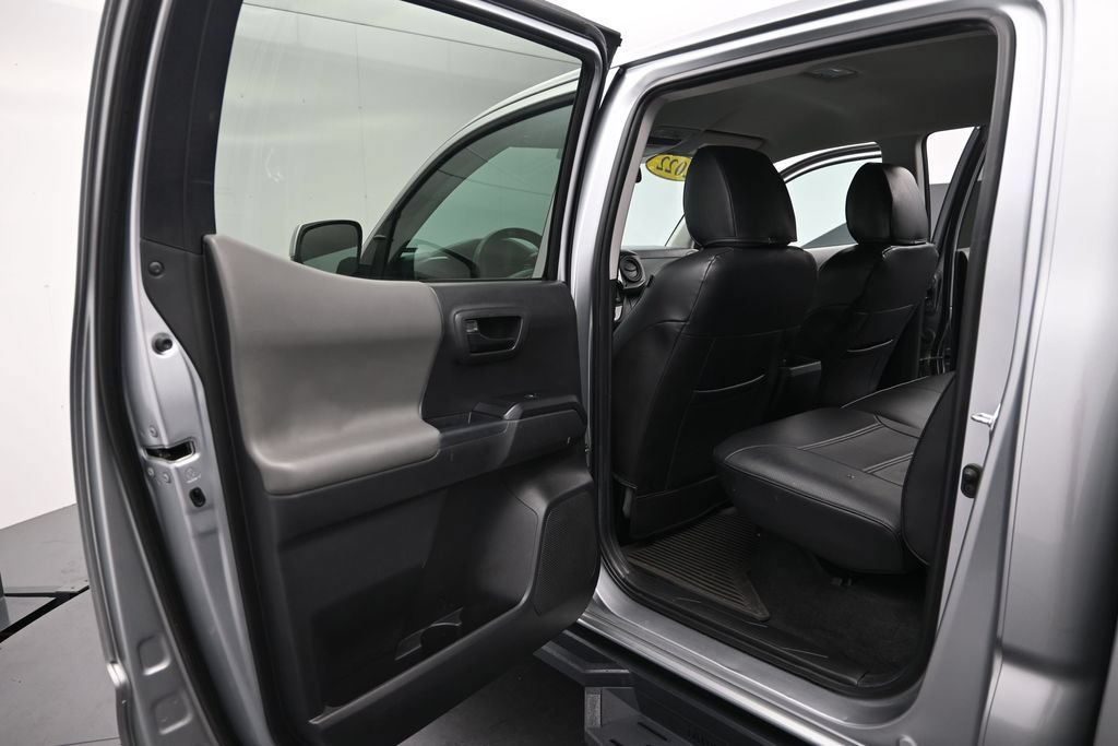 Used 2022 Toyota Tacoma SR AWD/4WD image 13