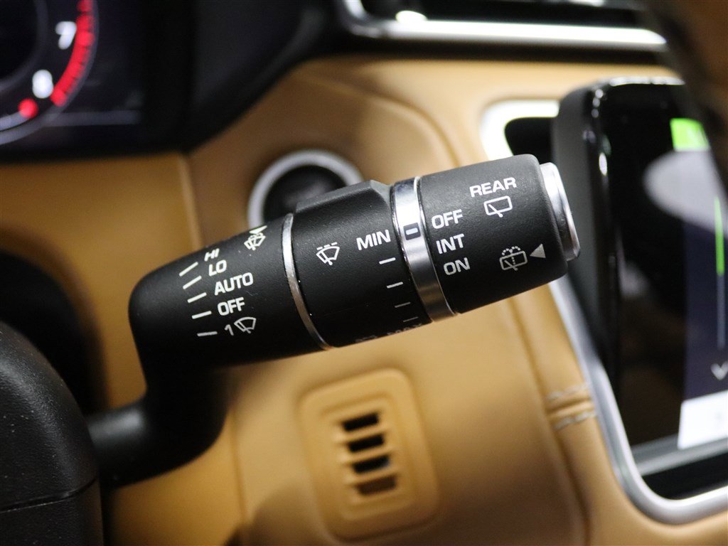 Used 2020 Land Rover Range Rover Velar R-Dynamic HSE image 33