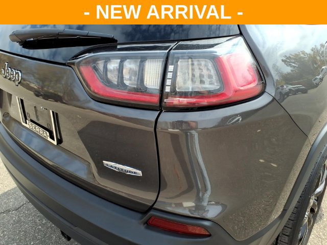 Used 2019 Jeep Cherokee Latitude Plus FWD image 11