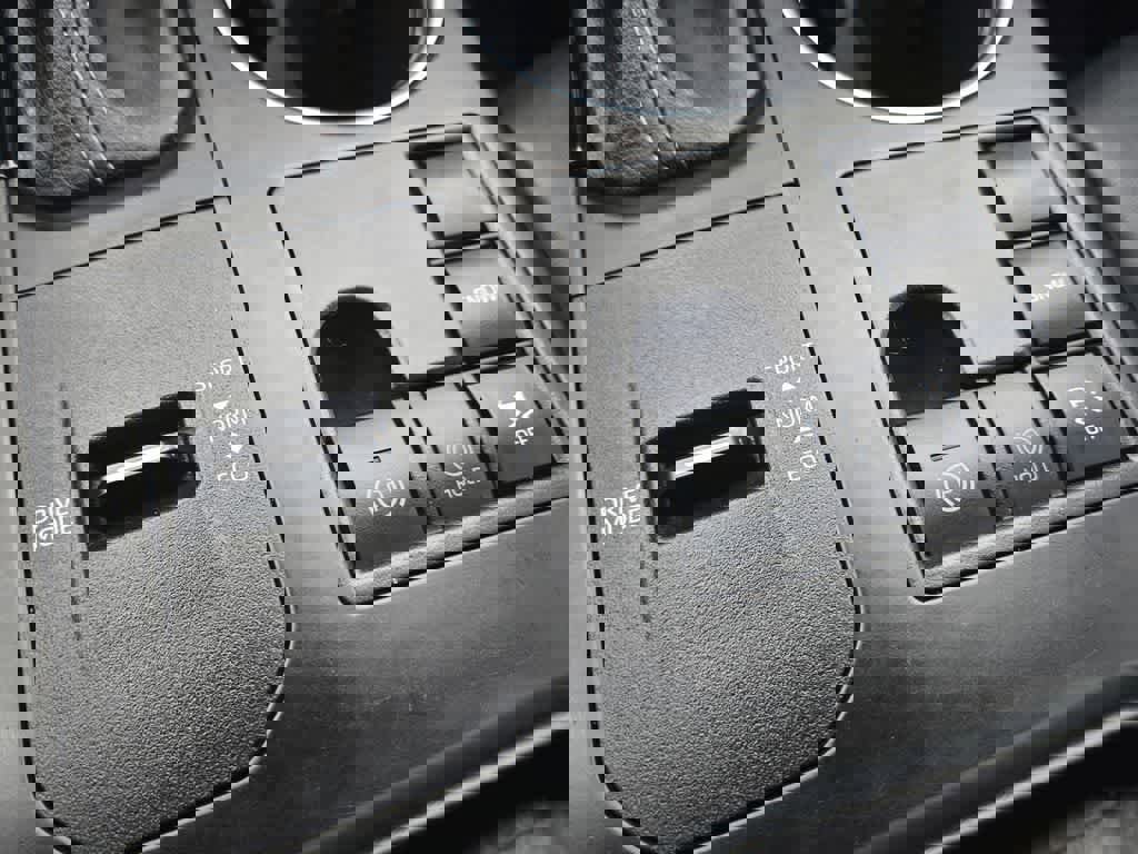 Used 2023 Toyota Highlander XLE image 17