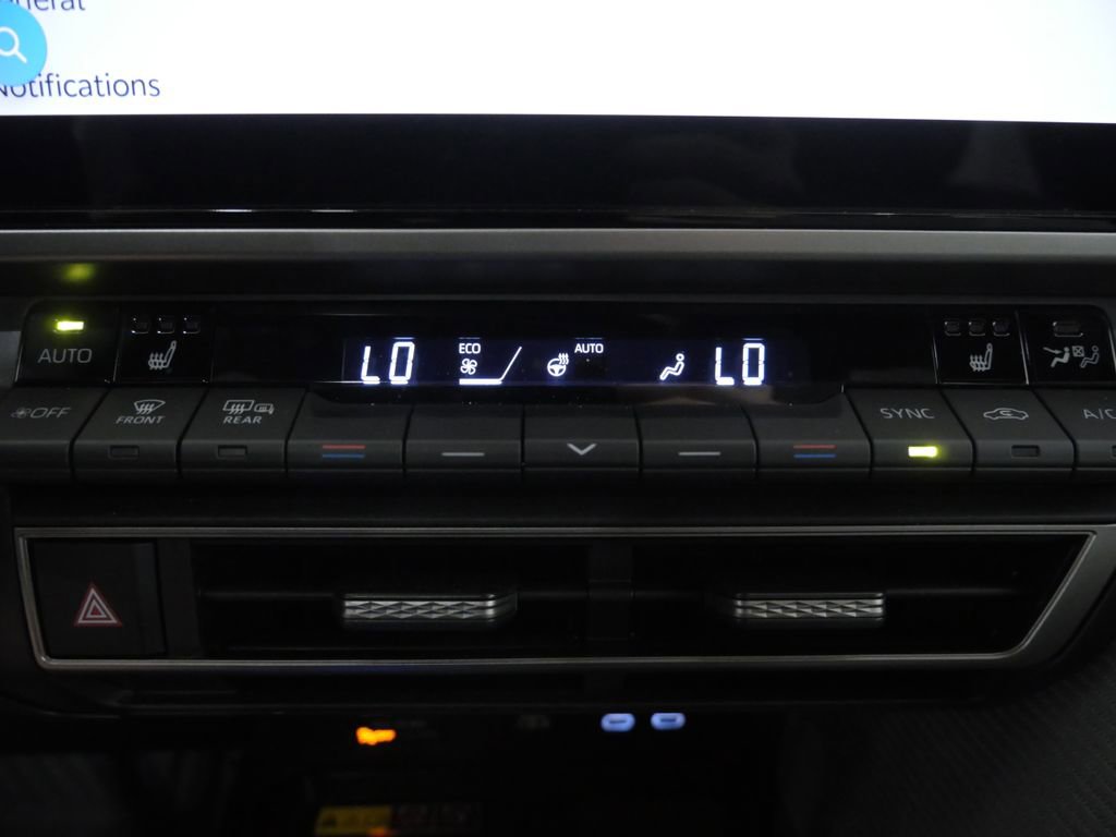 Used 2025 Toyota Camry SE w/ Multimedia Upgrade Package AWD/4WD image 17