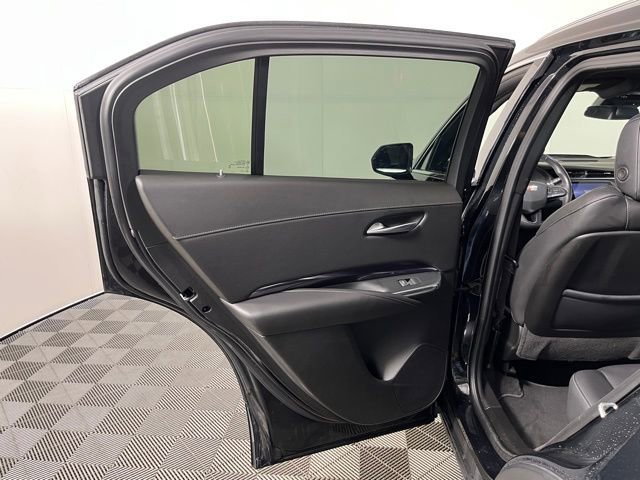 Used 2023 Cadillac XT4 Luxury w/ Cold Weather Package AWD/4WD image 38