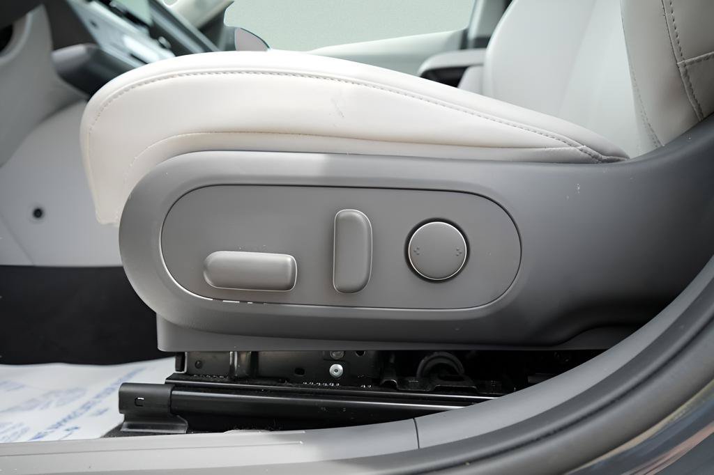 Certified 2024 Hyundai Kona Limited FWD image 22