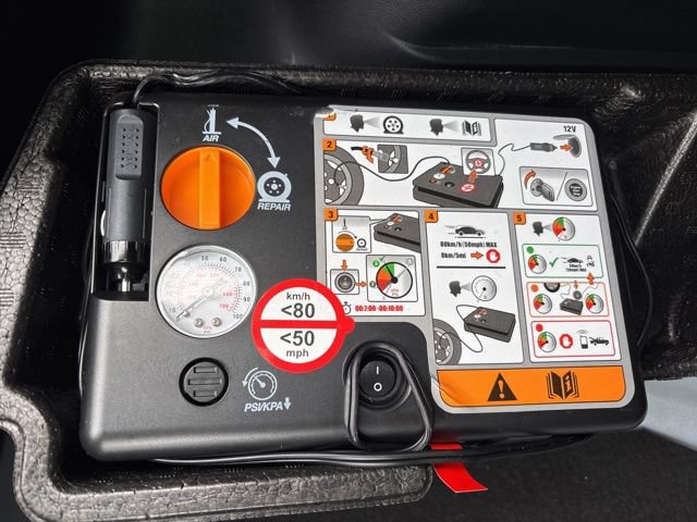 Used 2025 Ford Escape Active AWD/4WD image 37