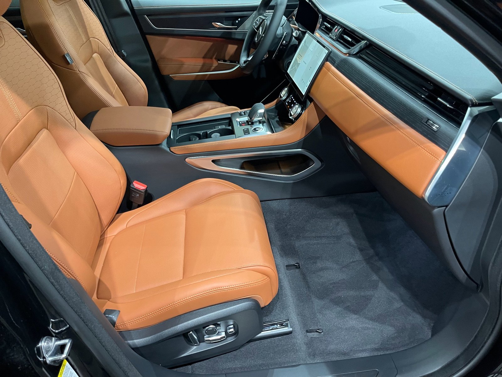 New 2026 Jaguar F-PACE R-Dynamic S image 24