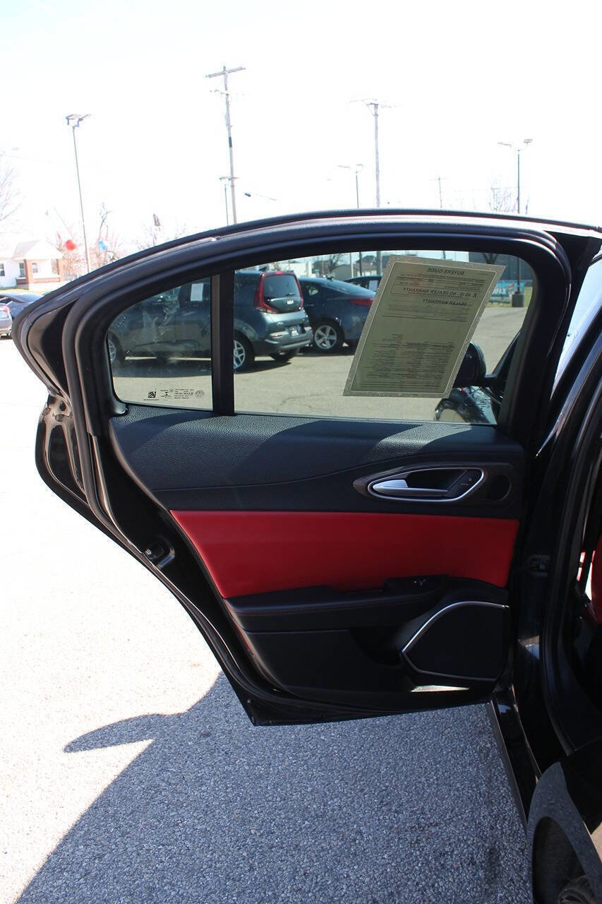 Used 2019 Alfa Romeo Giulia Ti w/ Nero Edizione image 17