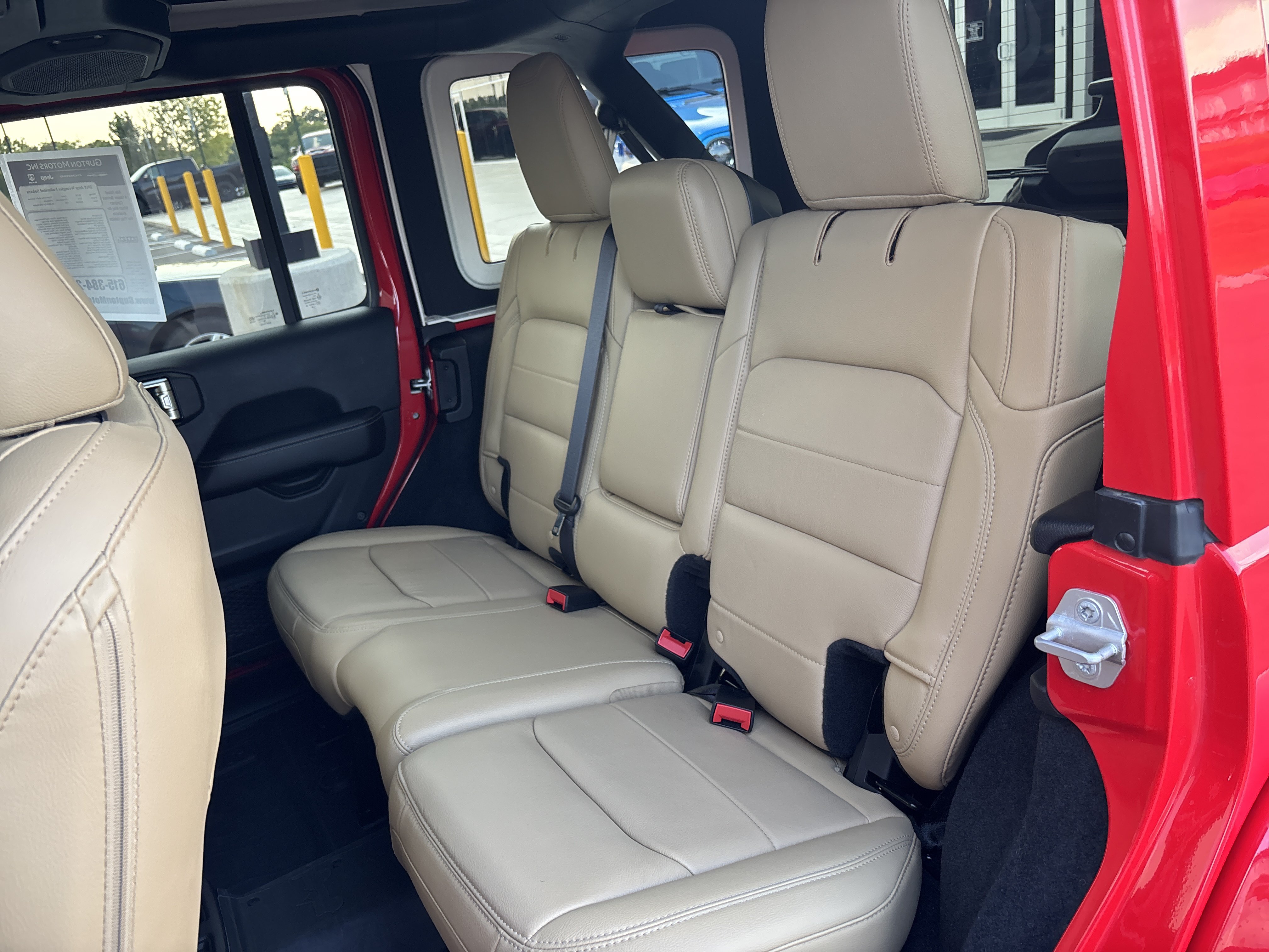 Used 2018 Jeep Wrangler Unlimited Sahara AWD/4WD image 30