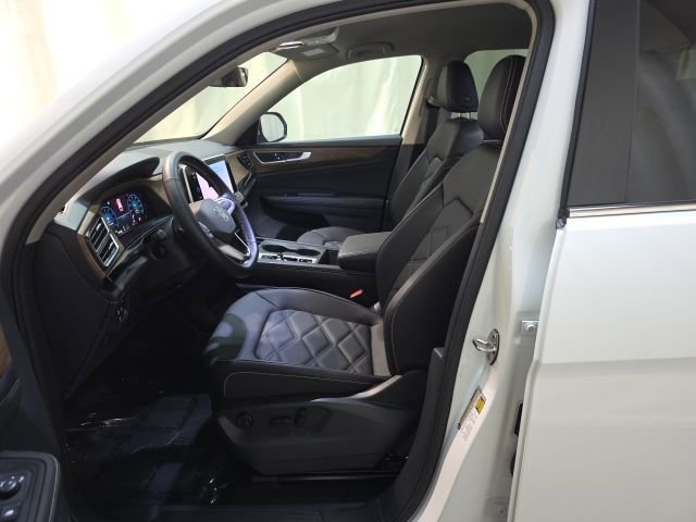 Used 2025 Volkswagen Atlas SE image 13