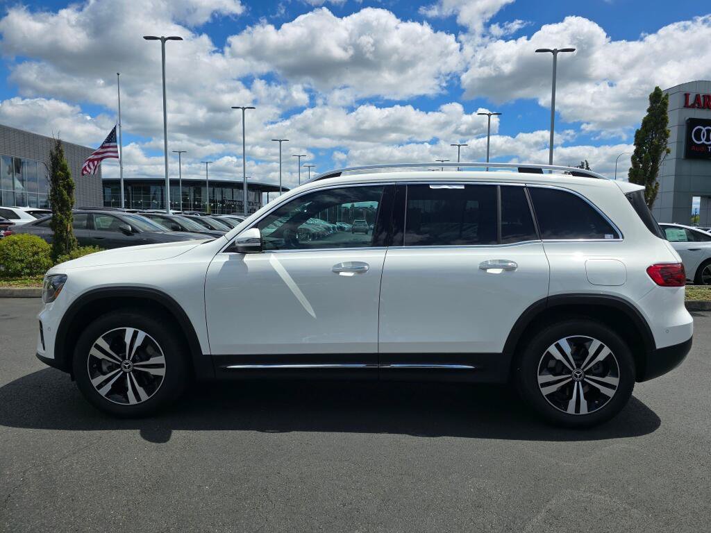 Used 2025 Mercedes-Benz GLB 250 4MATIC image 2