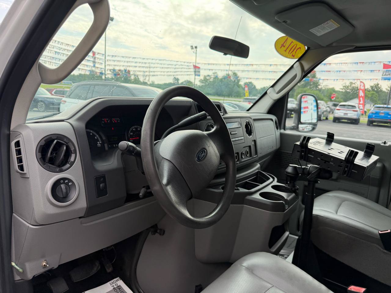 Used 2014 Ford E-150 and Econoline 150 RWD image 13