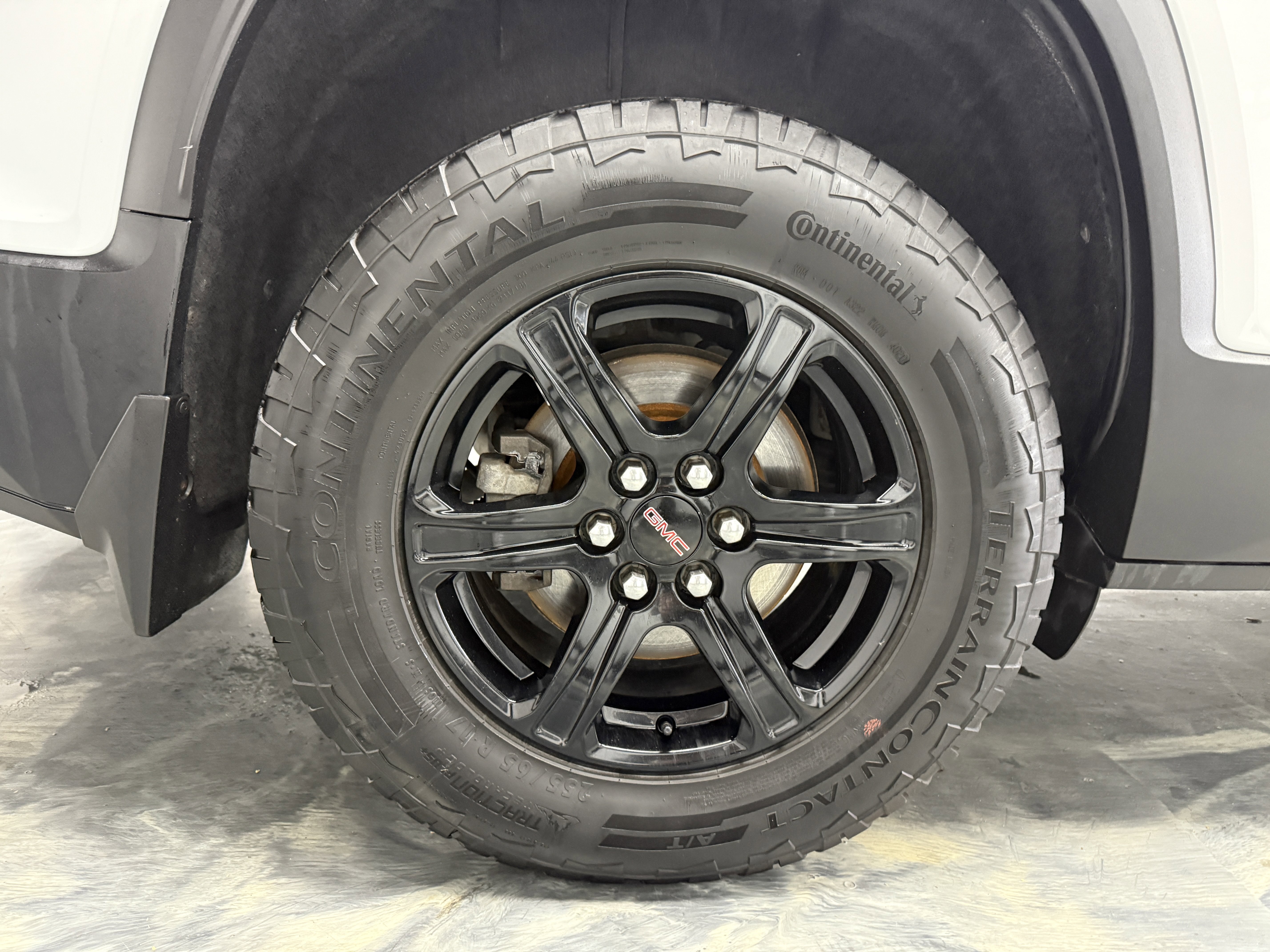 Used 2021 GMC Acadia AT4 image 32