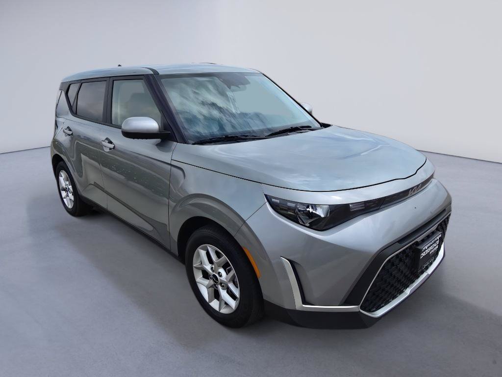 Used 2025 Kia Soul LX w/ LX Technology Package FWD image 8