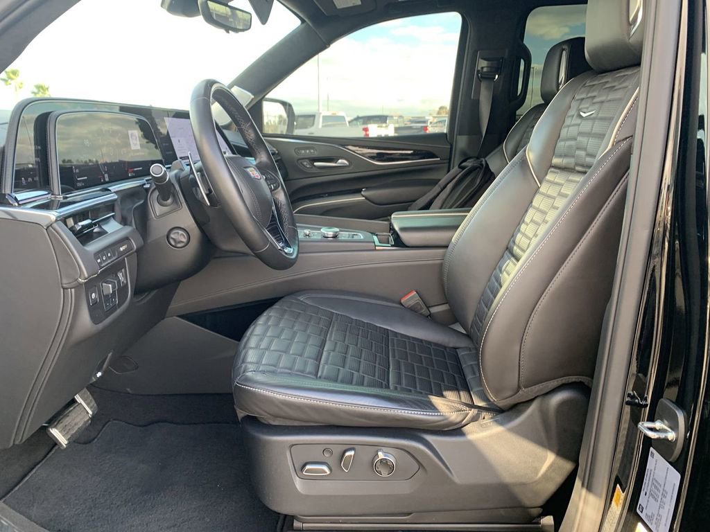 Certified 2024 Cadillac Escalade ESV V w/ Heavy-Duty Trailer Package image 17