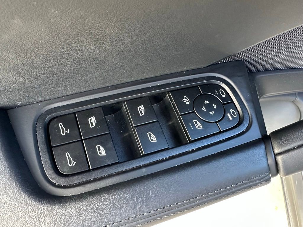 Used 2025 Porsche Cayenne S image 20