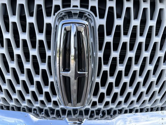 Certified 2024 Lincoln Navigator Reserve AWD/4WD image 8