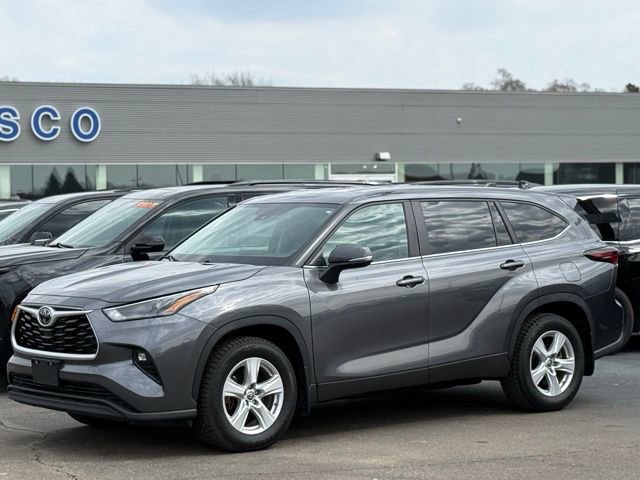 Used 2024 Toyota Highlander LE image 34