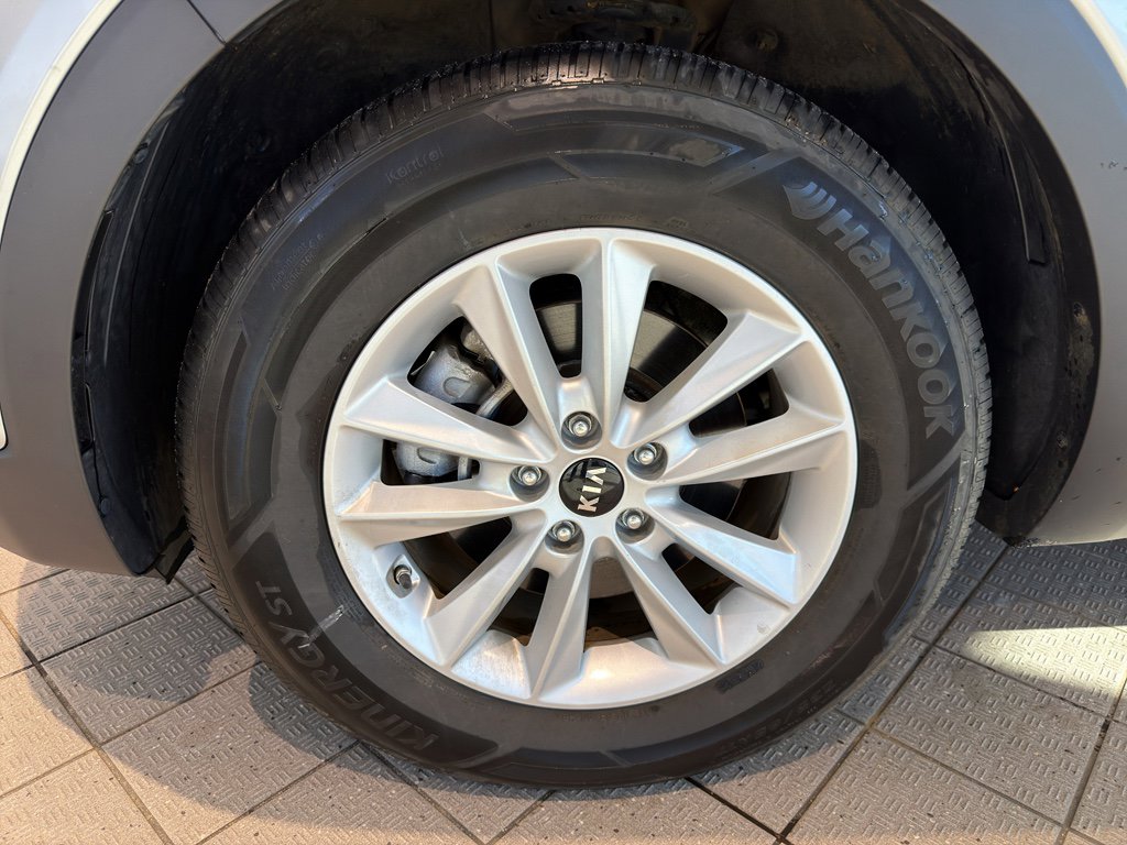 Used 2019 Kia Sorento LX w/ LX Convenience Package image 9