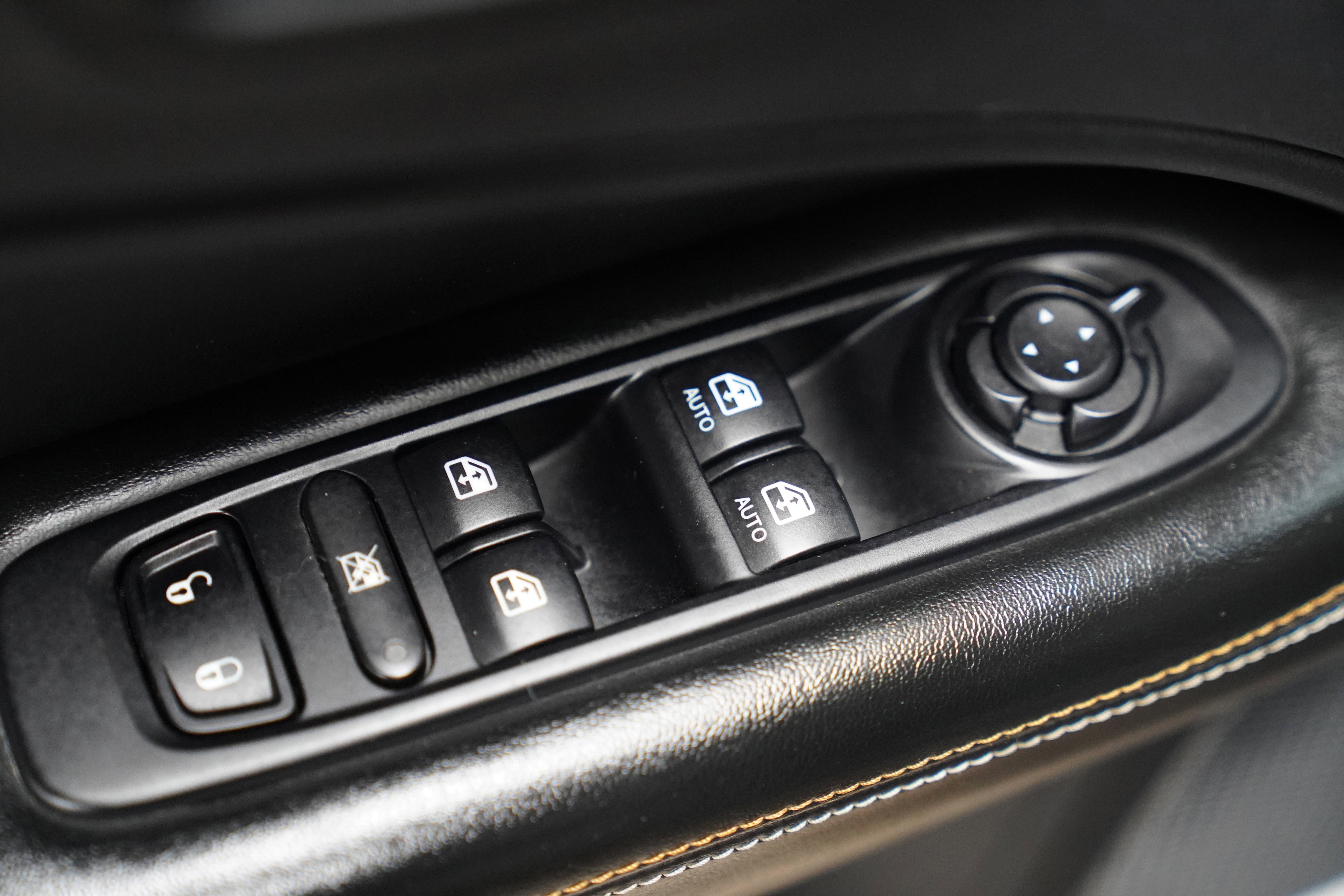 Used 2020 Jeep Compass Latitude w/ Cold Weather Group image 17