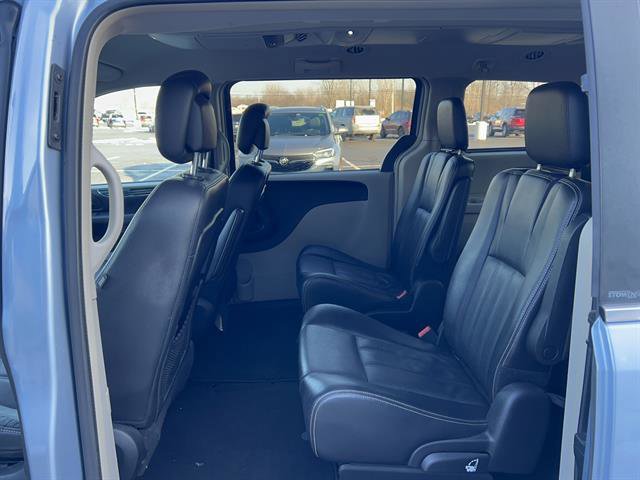 Used 2013 Chrysler Town & Country Touring image 20