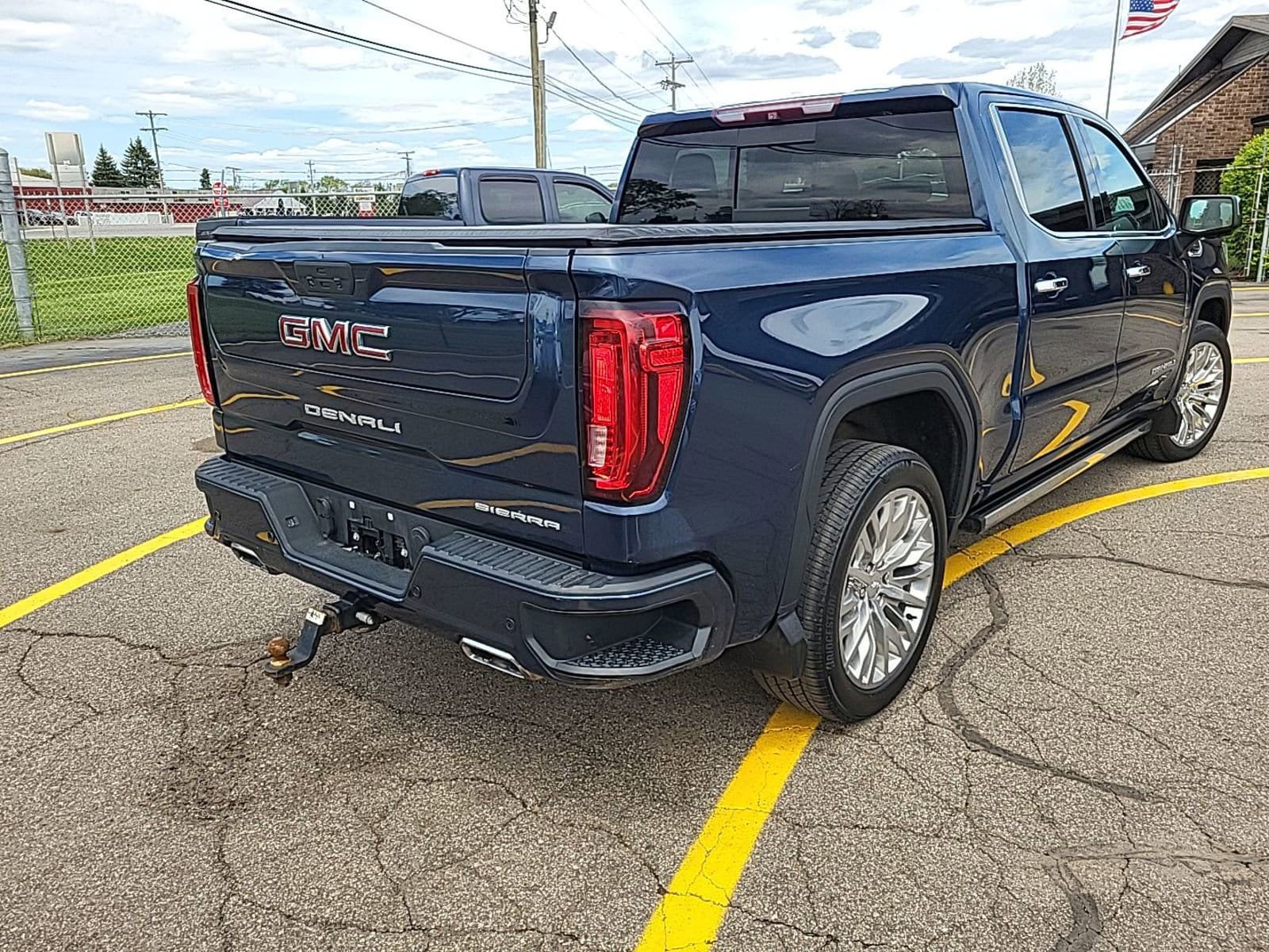 Used 2019 GMC Sierra 1500 Denali w/ Driver Alert Package II AWD/4WD image 3