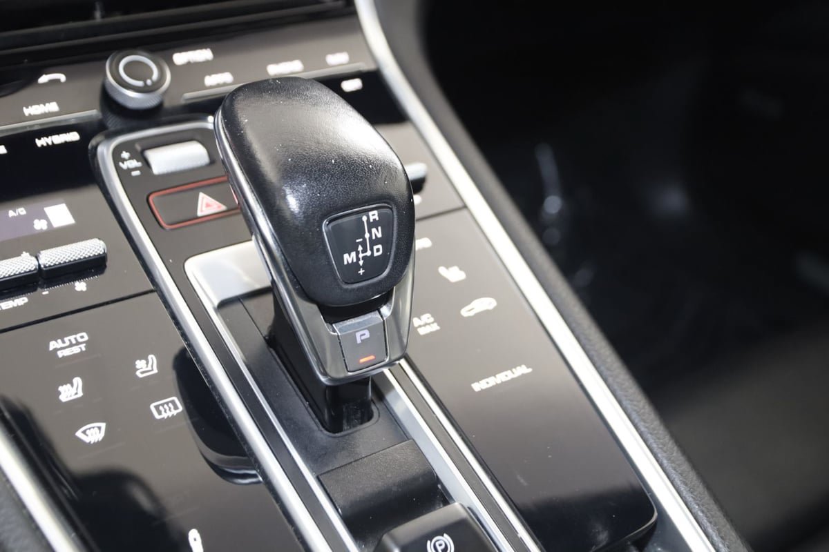 Used 2018 Porsche Panamera 4 AWD/4WD image 8