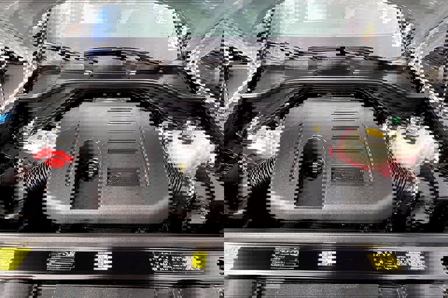 Used 2025 Land Rover Range Rover Sport SE image 12