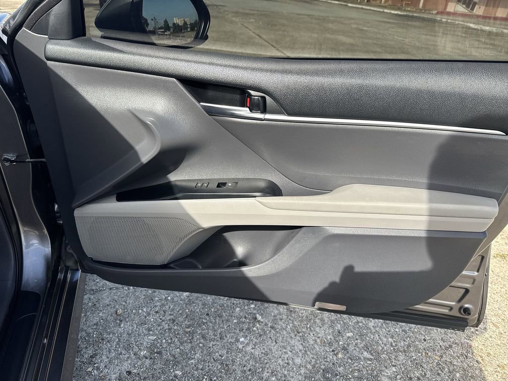 Used 2019 Toyota Camry LE FWD image 32