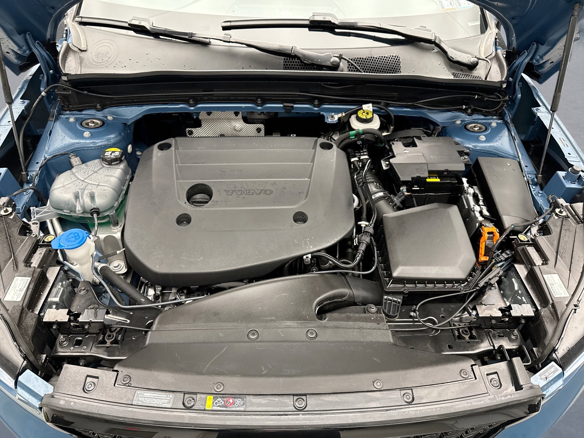 Used 2025 Volvo XC40 B5 Plus image 27