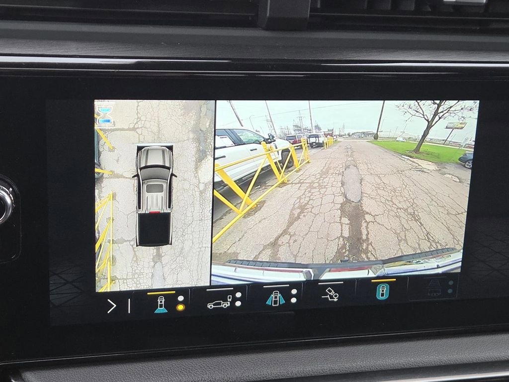 Used 2023 GMC Sierra 1500 AT4 w/ AT4 Preferred Package image 9