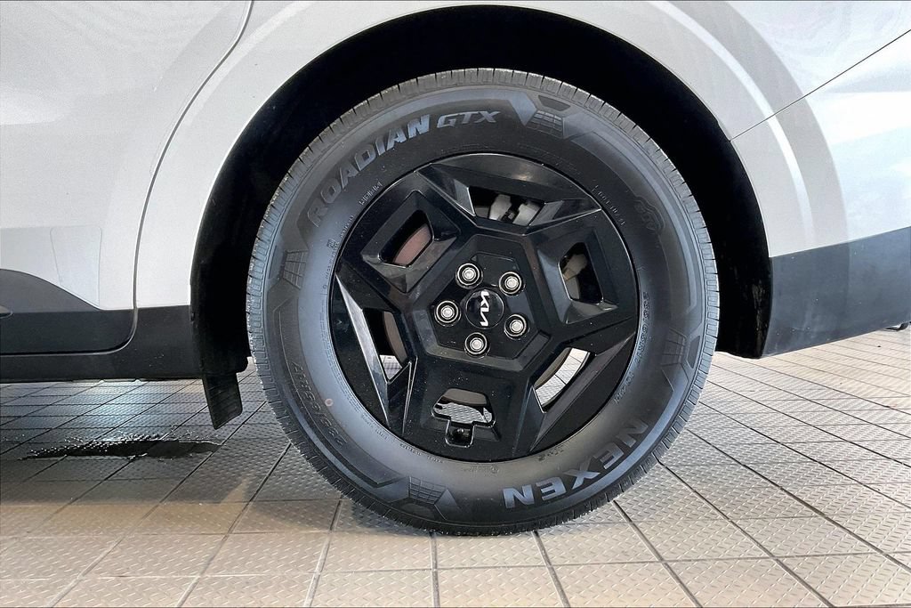 Used 2026 Kia Carnival FWD image 33