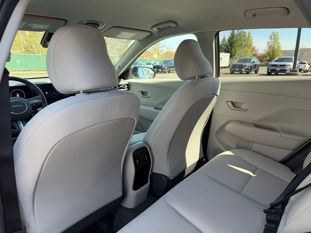 Used 2025 Hyundai Kona SEL AWD/4WD image 32