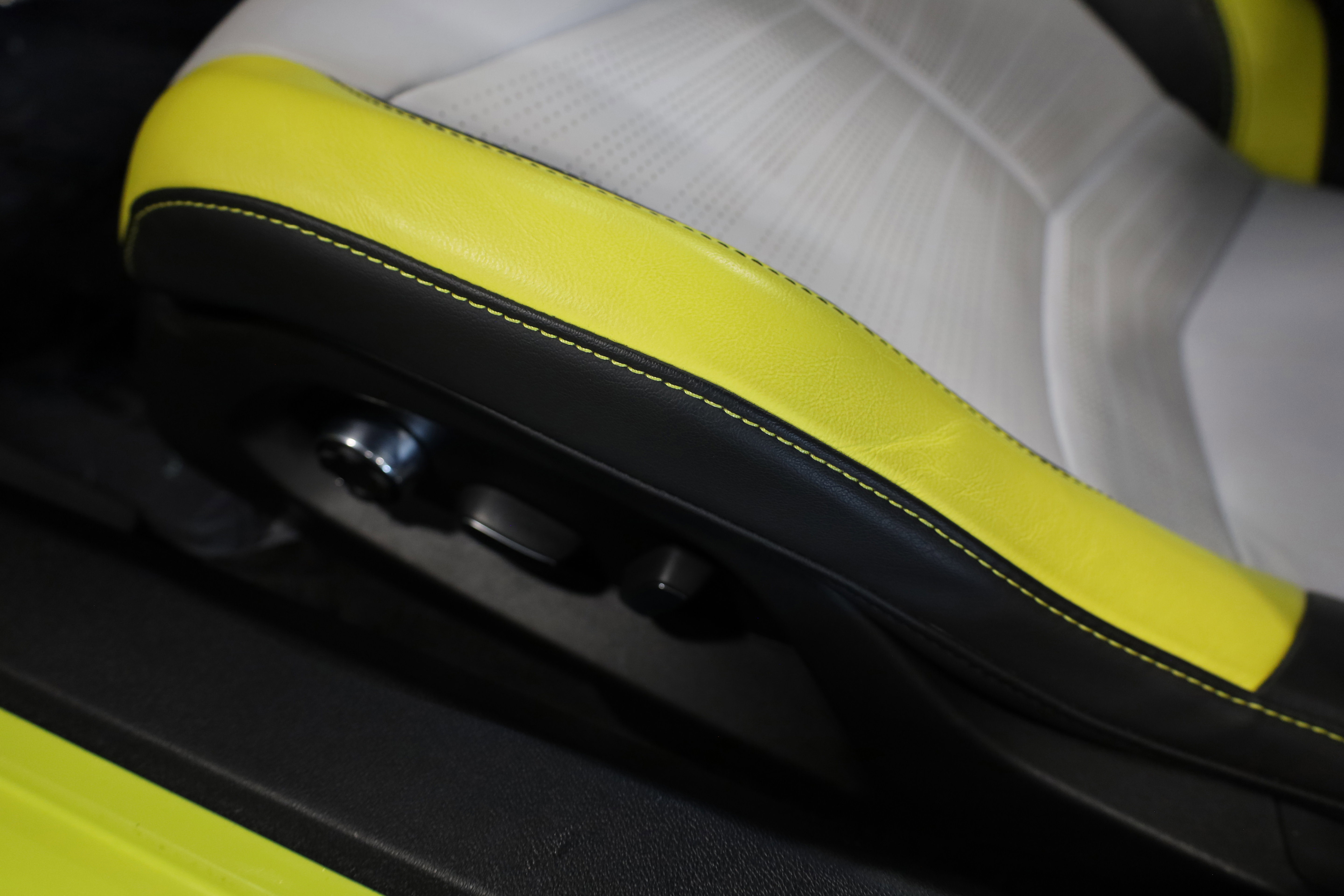 Used 2022 Chevrolet Corvette Stingray Premium Conv w/ Z51 Performance Package image 21